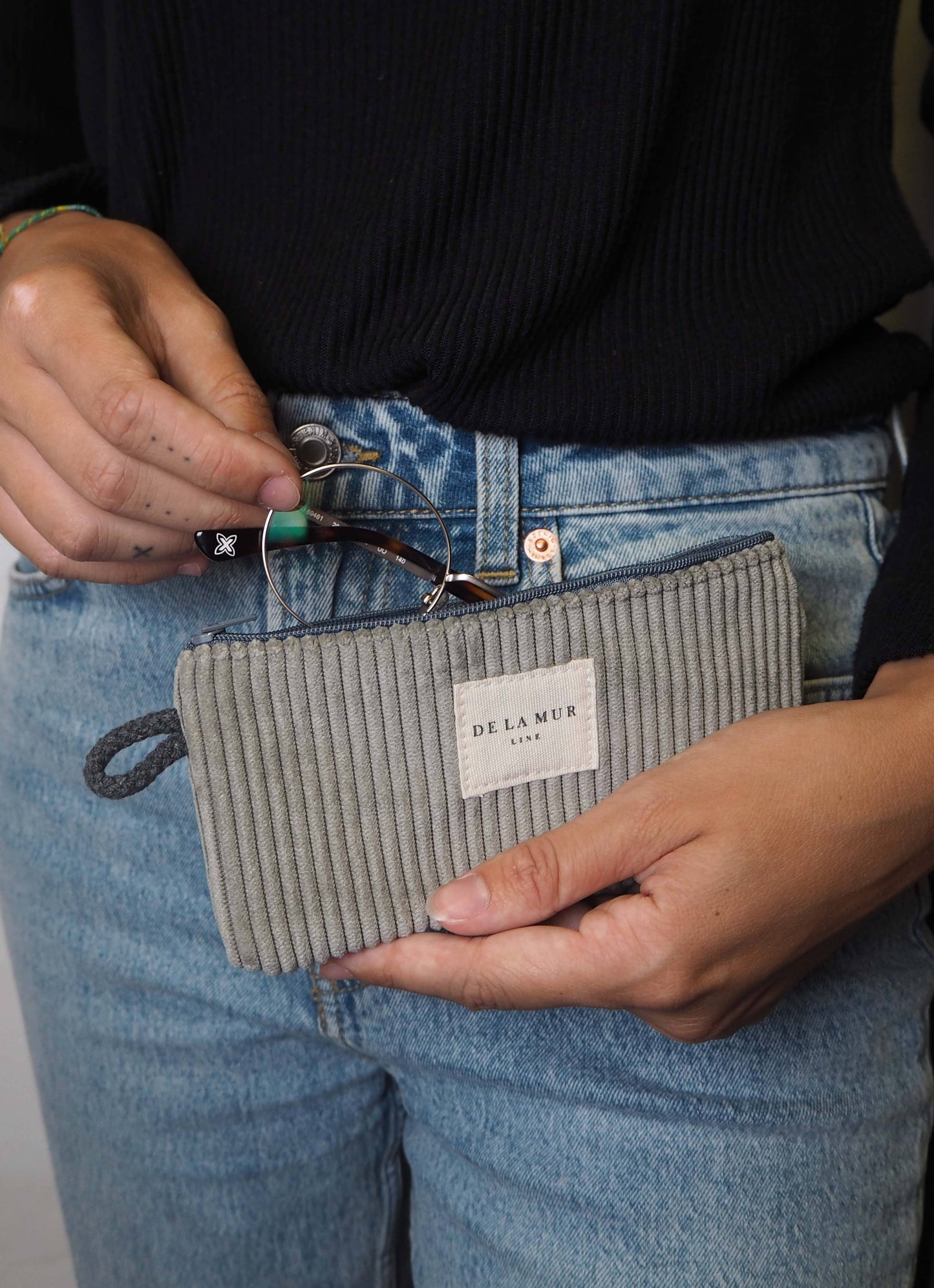 De La Mur - Ash Glasses Case