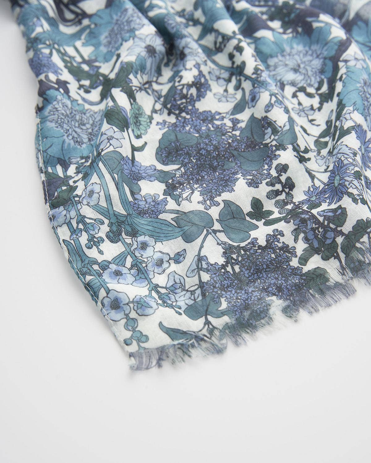 Fable England - FABLE Deco Blooms Blue Lightweight Scarf