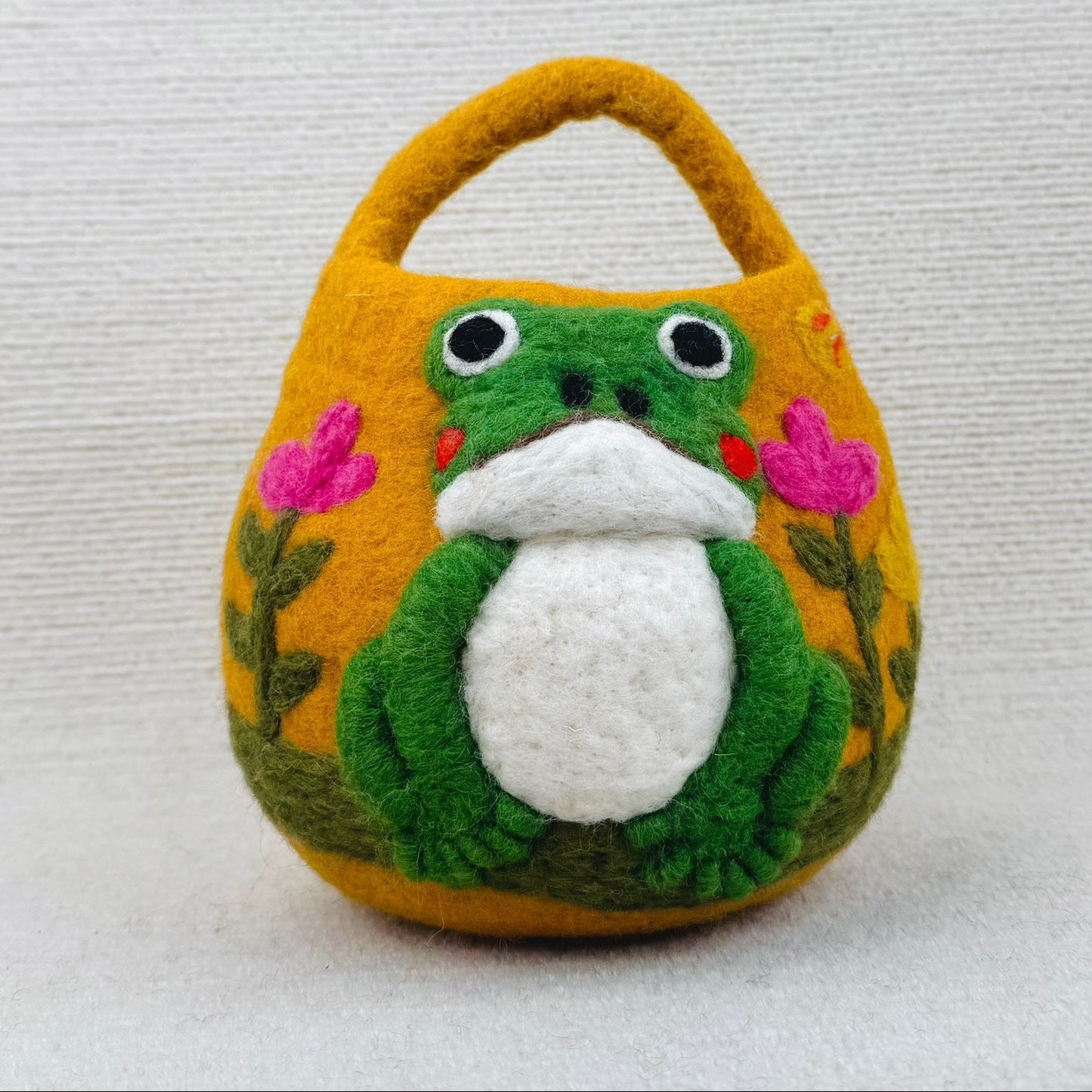Handmade wool felt bucket Frog bag