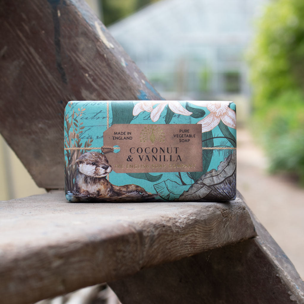 The English Soap Company Anniversary Coconut and Vanilla 190g soap