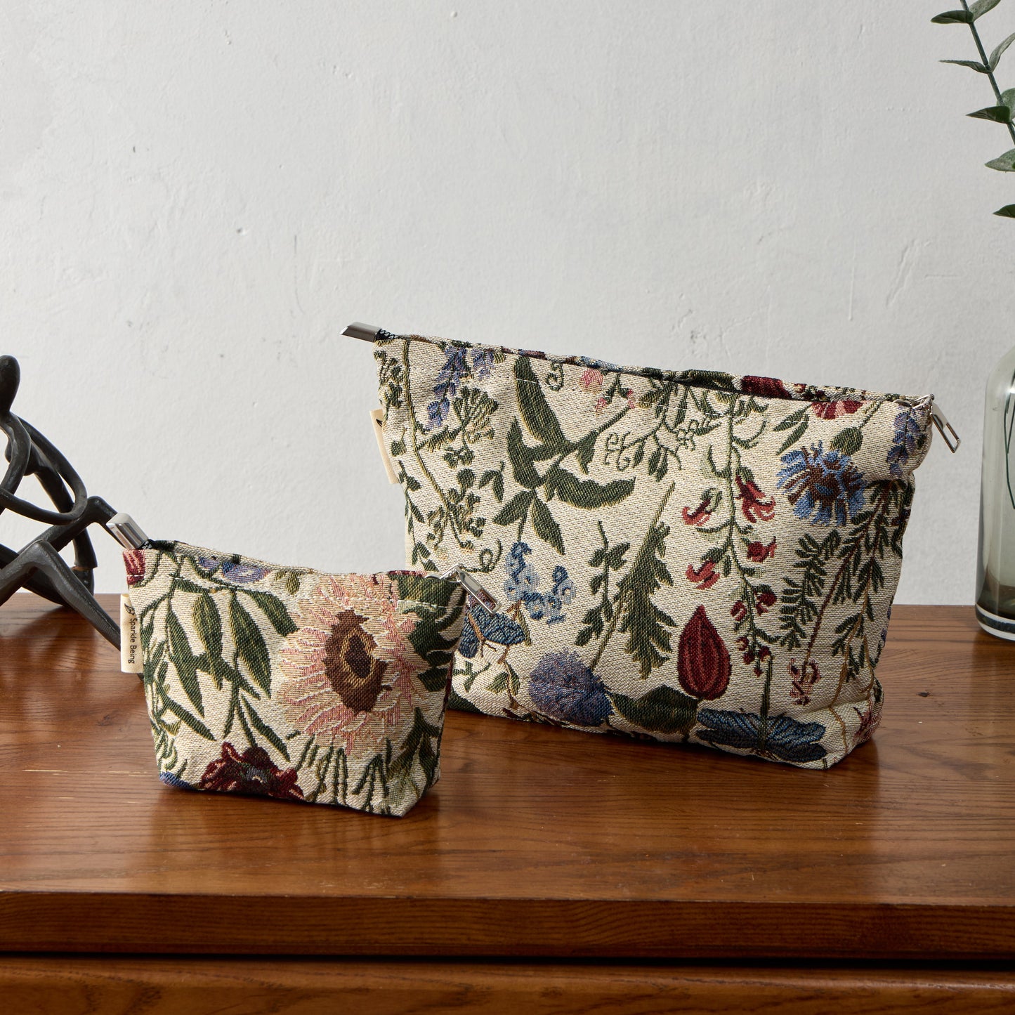 Botanical Floral Toiletry Bag - Travel-Friendly Cosmetic Bag
