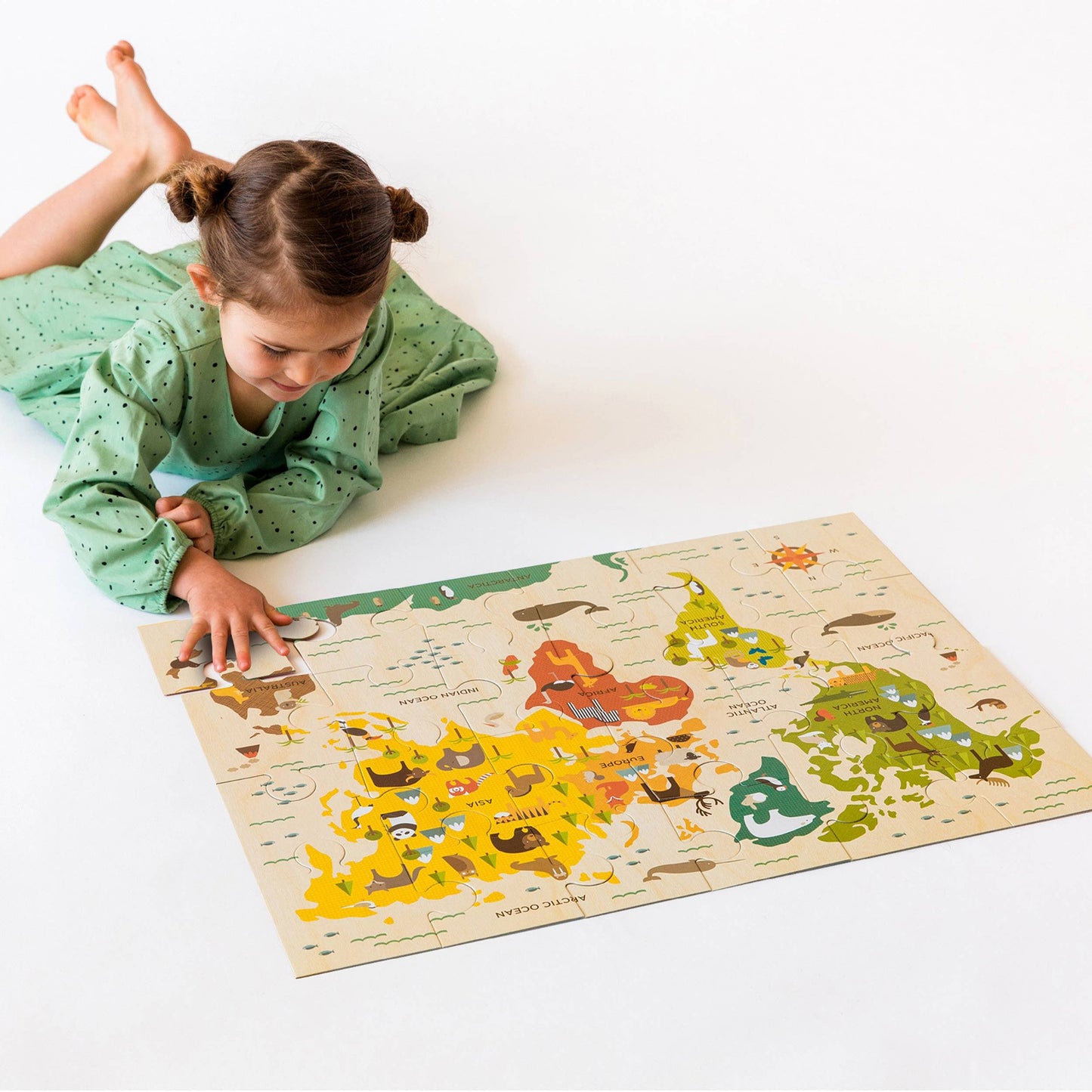 Chronicle Books - World Map 24-Piece Floor Puzzle