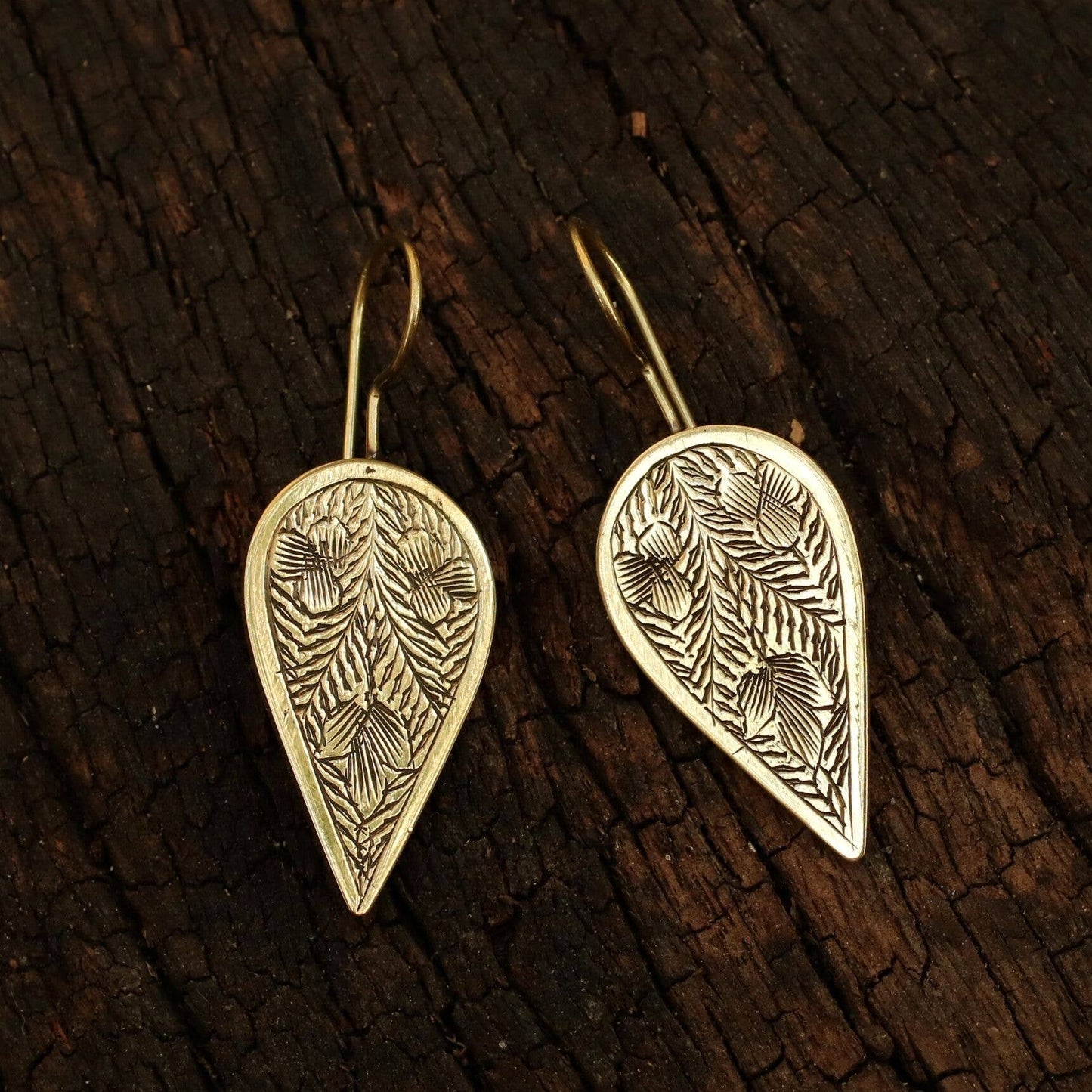 Baizaar - Brass Etched Petal Earring