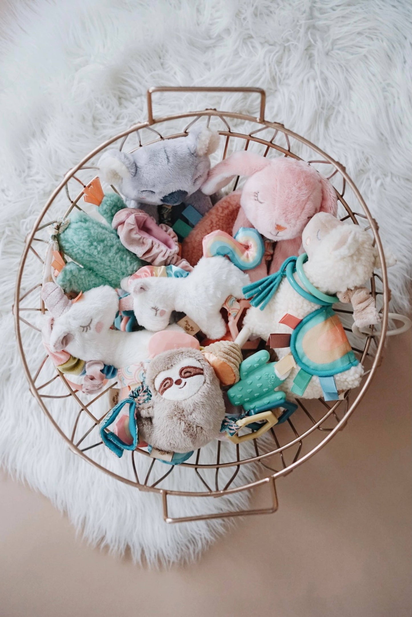 Itzy Ritzy - Itzy Friends Link & Love™ Activity Plush with Teether Toy