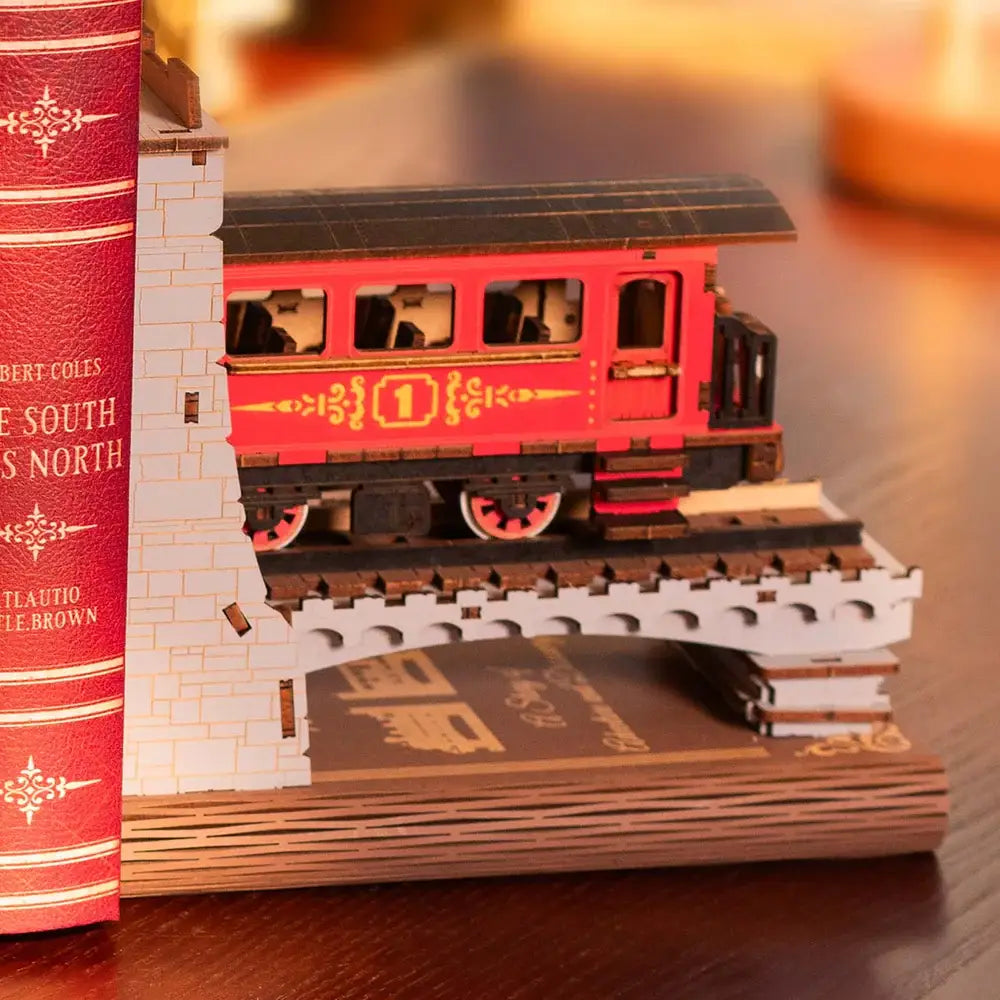 Robotime - TGE01 Century Train Rolife DIY Booknook Puzzles DIY Wooden