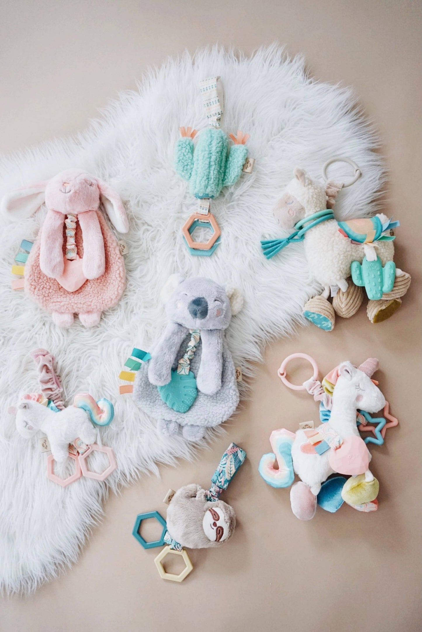Itzy Ritzy - Itzy Friends Link & Love™ Activity Plush with Teether Toy