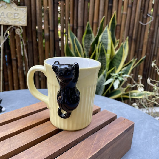 Adorable 3D Black Cat Ceramic Mug - Peek-a-Boo Coffee Cup
