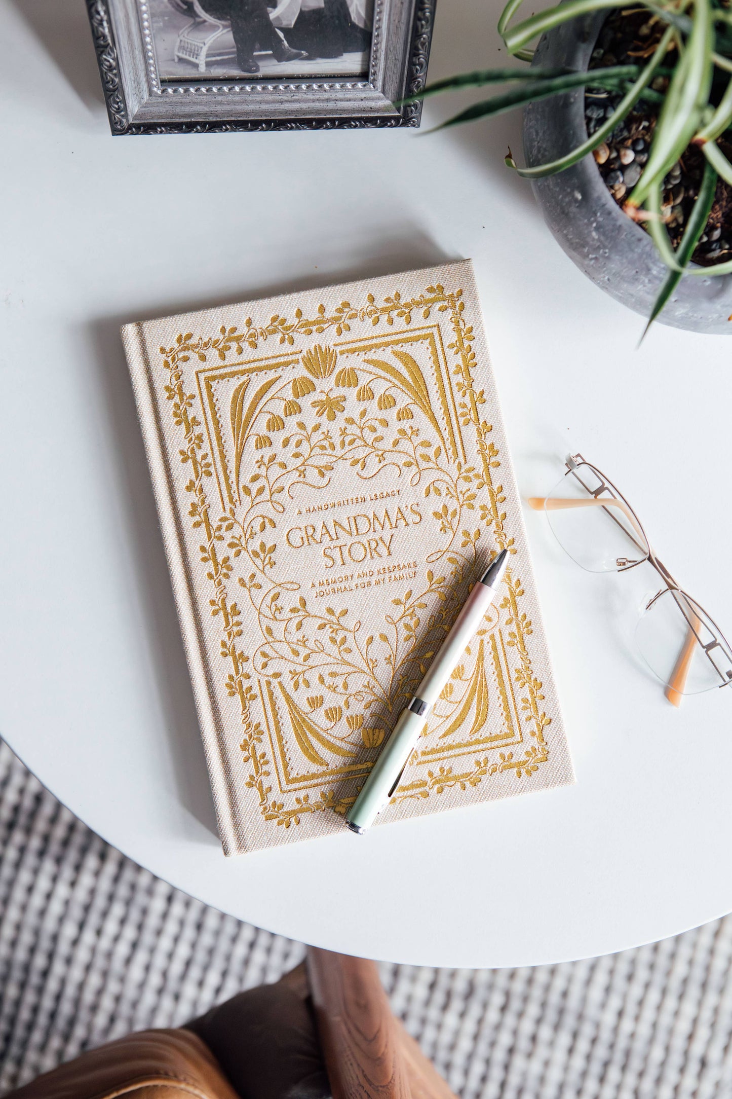 Paige Tate & Co. - Grandma's Story: A Memory and Keepsake Journal for My Family