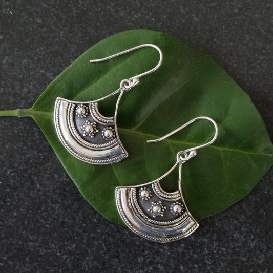 Baizaar - Sterling Silver Decorated Fan Earring