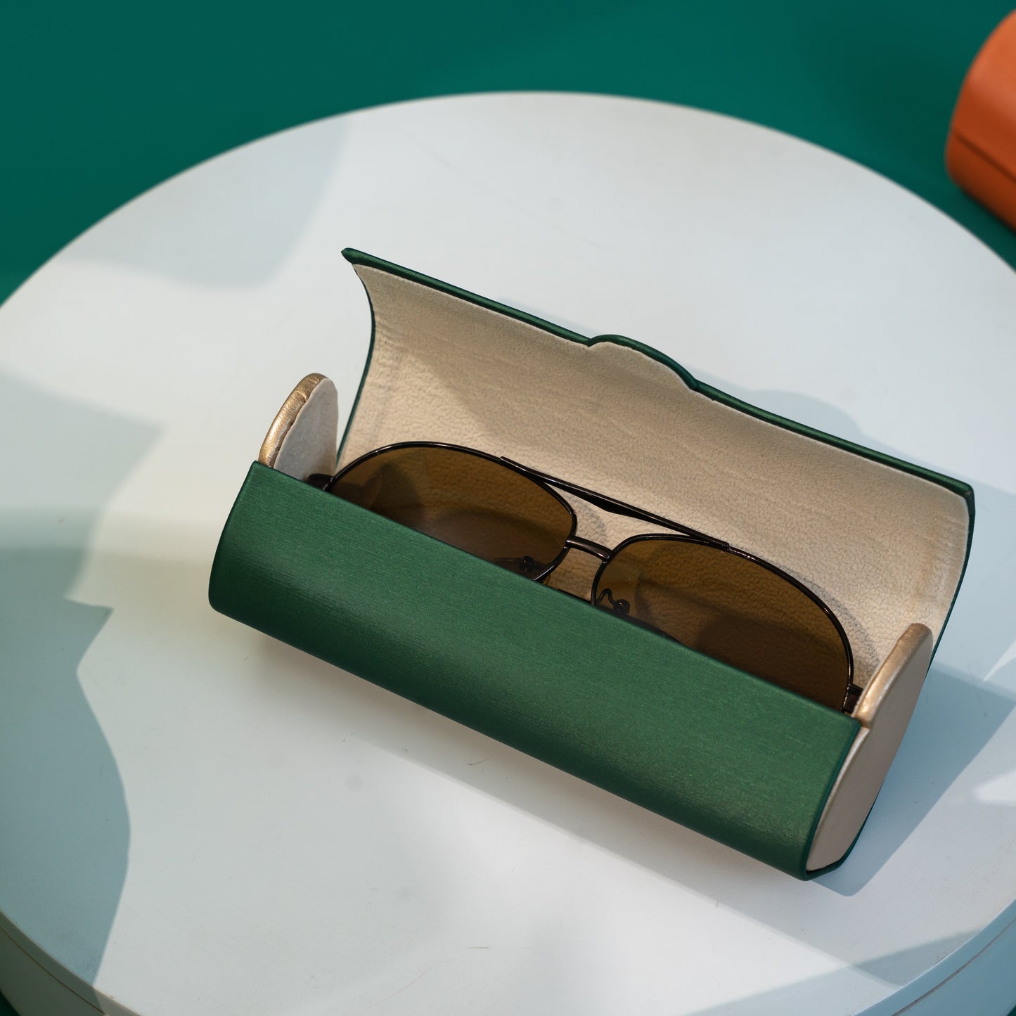 Vintage-Inspired Magnetic Retro Cylindrical Design Glasses Case