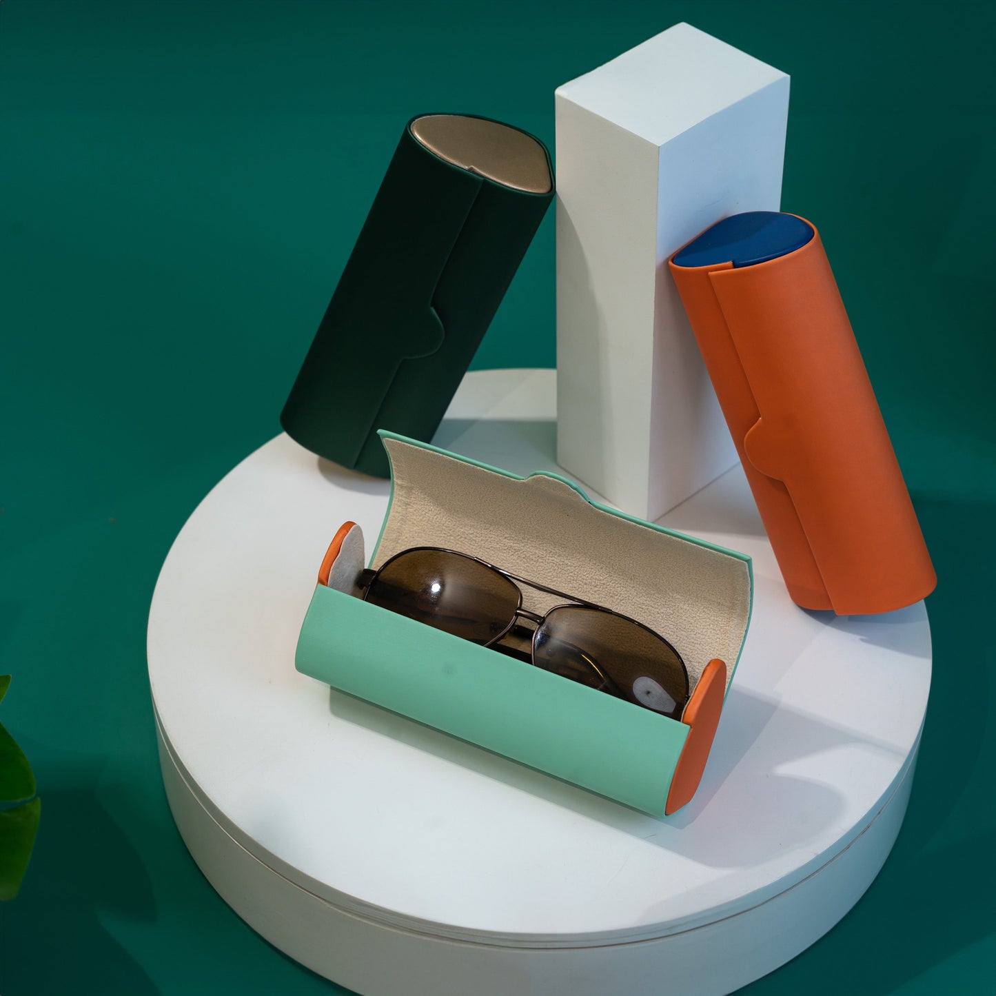 Vintage-Inspired Magnetic Retro Cylindrical Design Glasses Case